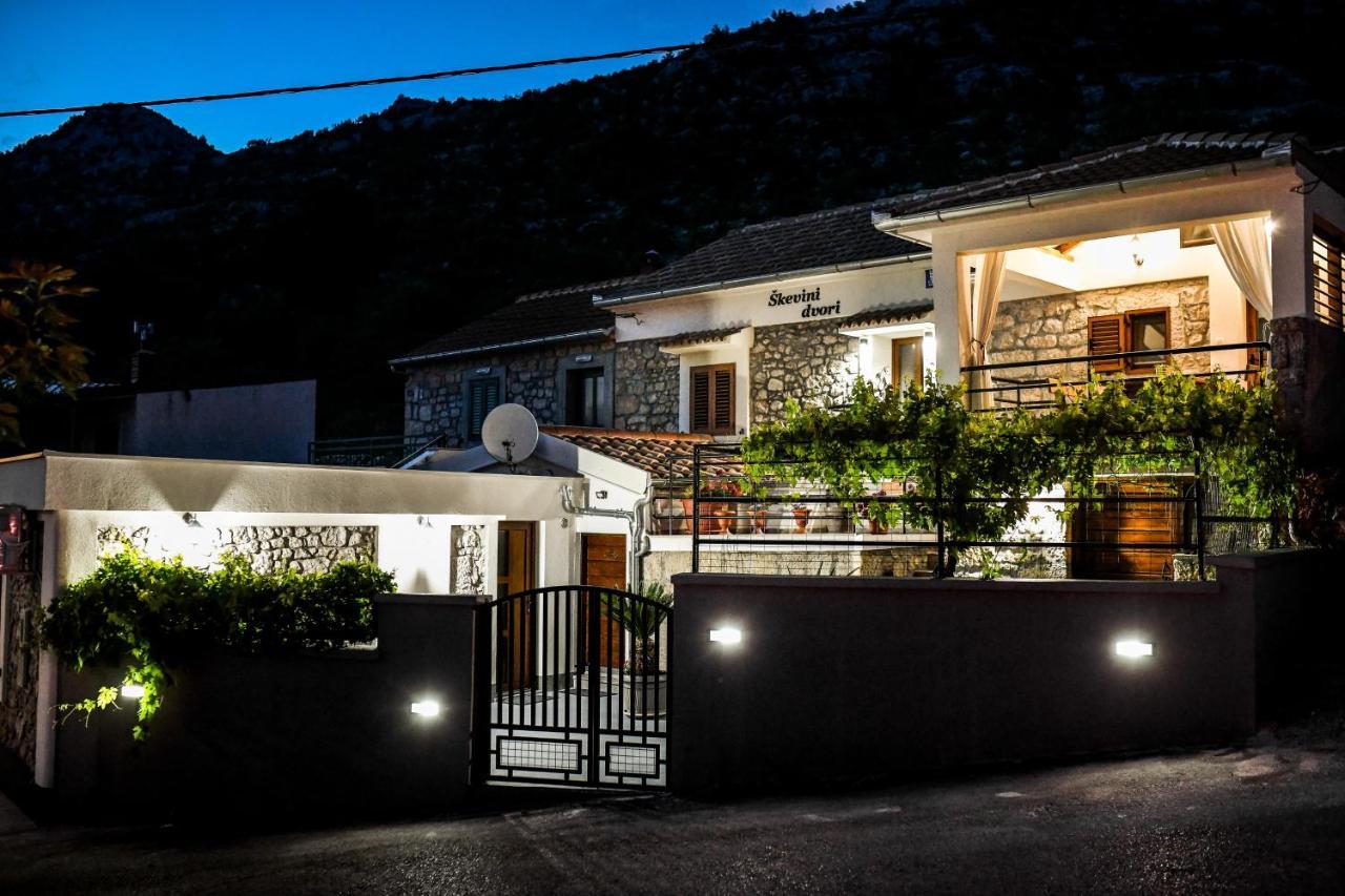 Skevini Dvori Holiday home *