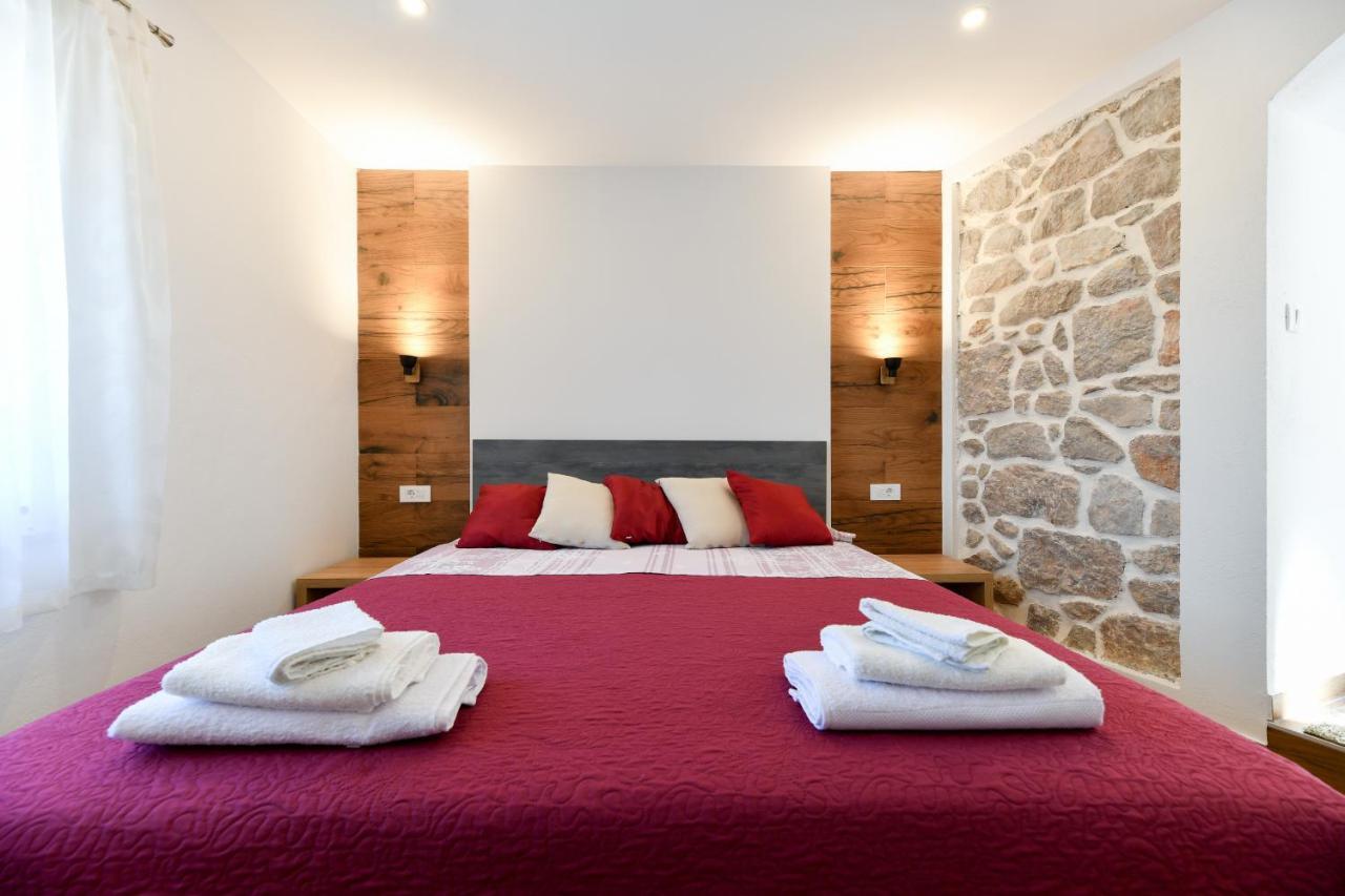 Skevini Dvori Starigrad Paklenica